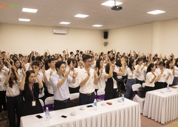 Gần 130 học viên của khoa Kinh tế (HOU) đến tham quan học tập tại Bachkhoa Aptech