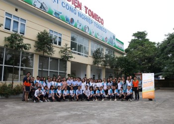 Chụp ảnh lưu niệm cùng CBNV Công ty Tomeco An Khang